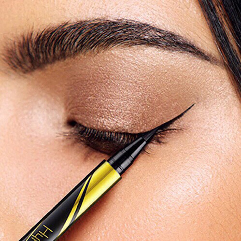 BÚT KẺ MẮT NƯỚC SẮC MẢNH MAYBELLINE HYPER SHARP LINER